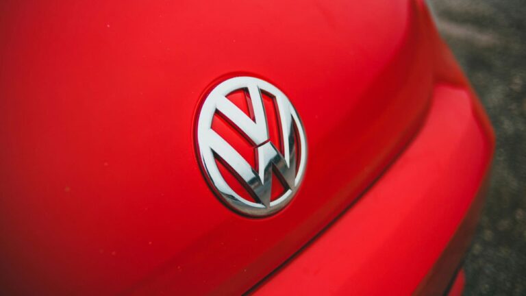 2 800000 vw electric vehicle owners had their data exposed by software bug body